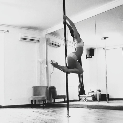 Mélanie Clavel photo-melanie-clavel-pole-dance